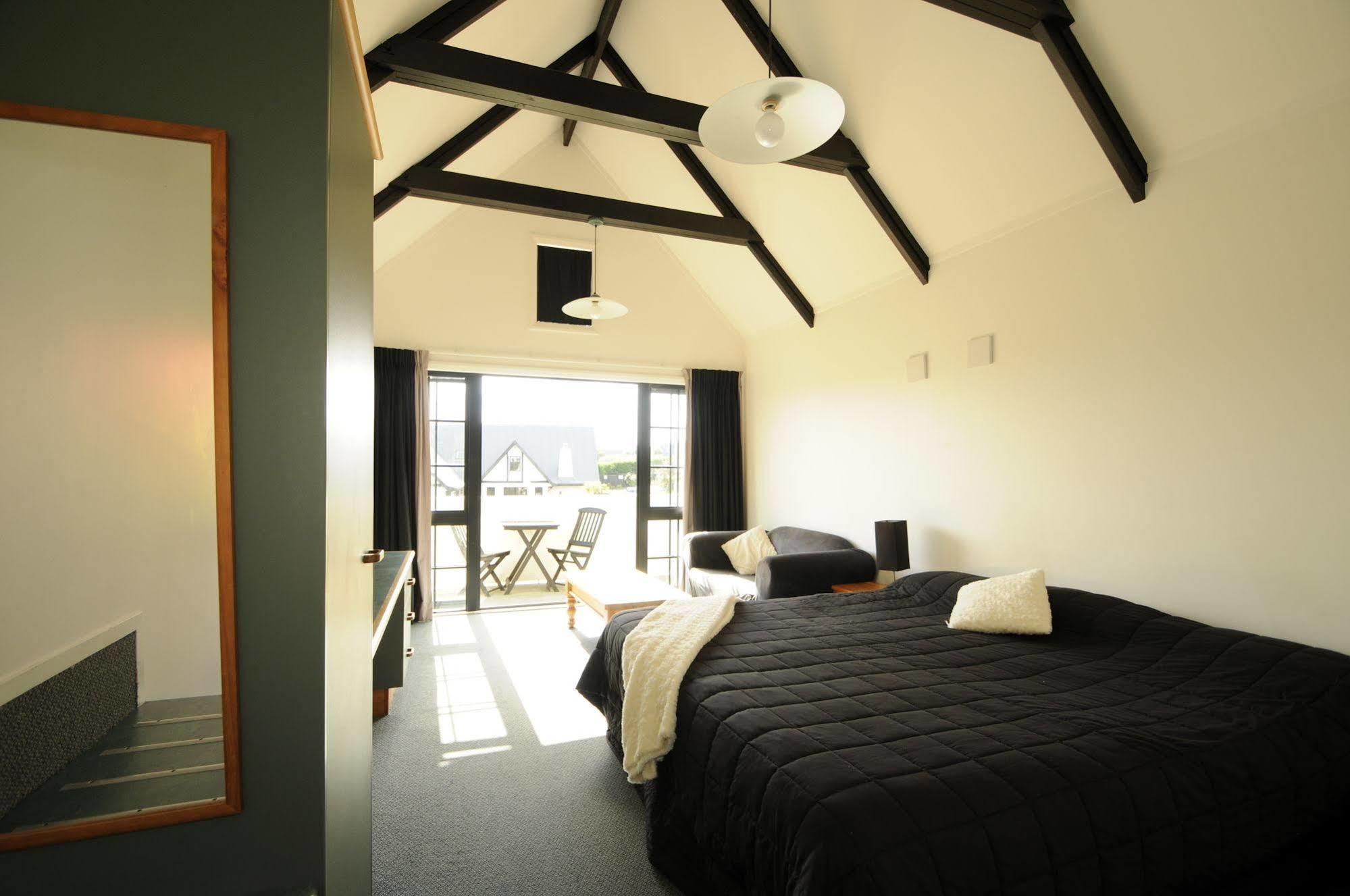 Salty Dog Inn Snells Beach Екстер'єр фото