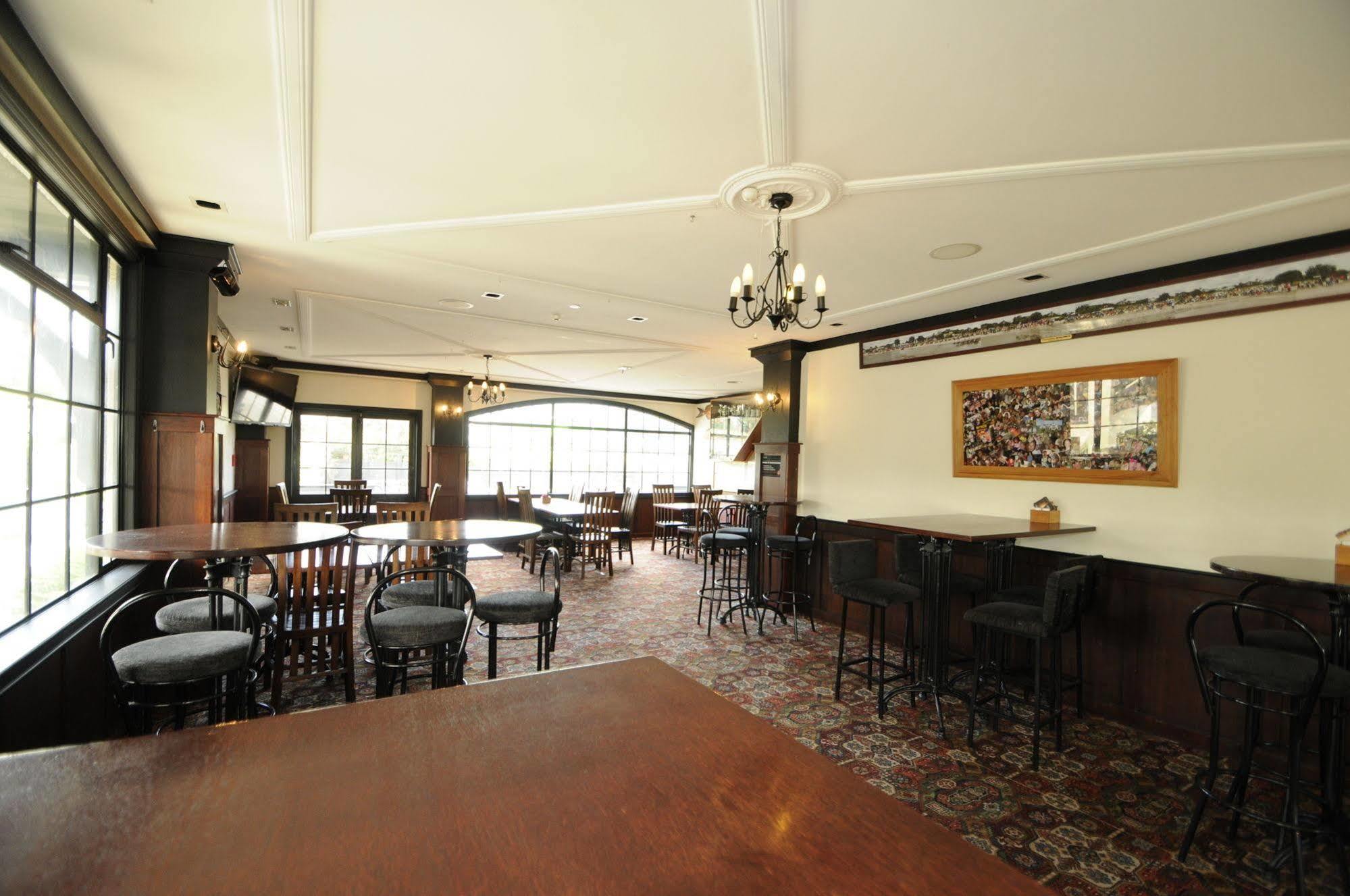 Salty Dog Inn Snells Beach Екстер'єр фото