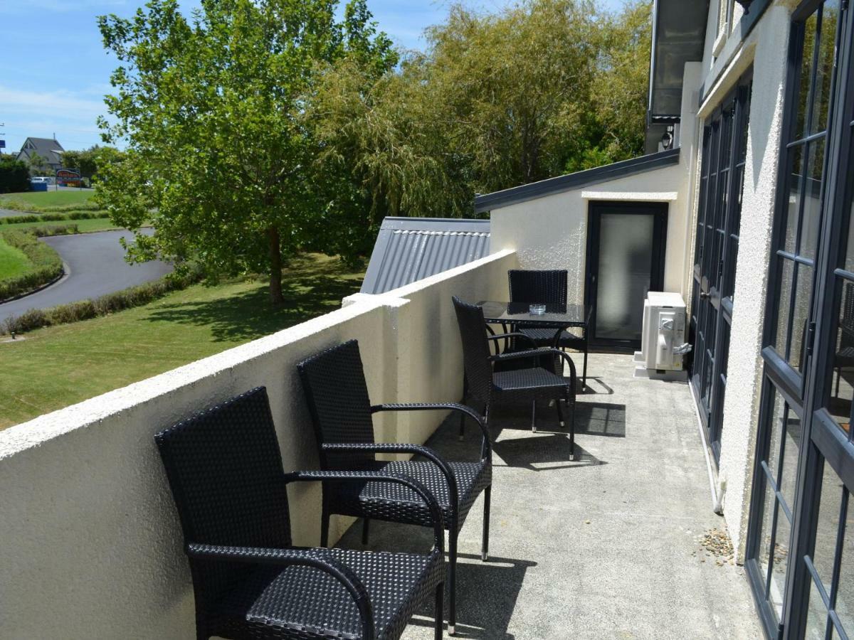 Salty Dog Inn Snells Beach Екстер'єр фото