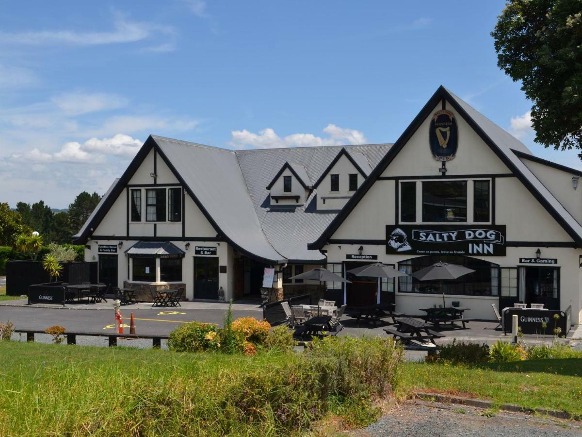 Salty Dog Inn Snells Beach Екстер'єр фото
