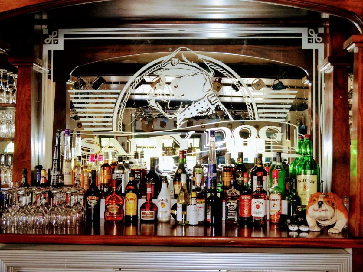 Salty Dog Inn Snells Beach Екстер'єр фото