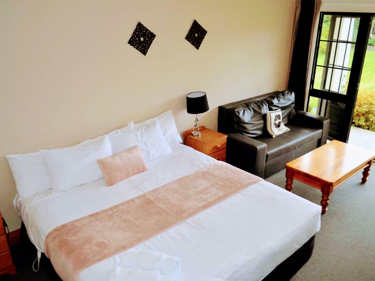 Salty Dog Inn Snells Beach Екстер'єр фото