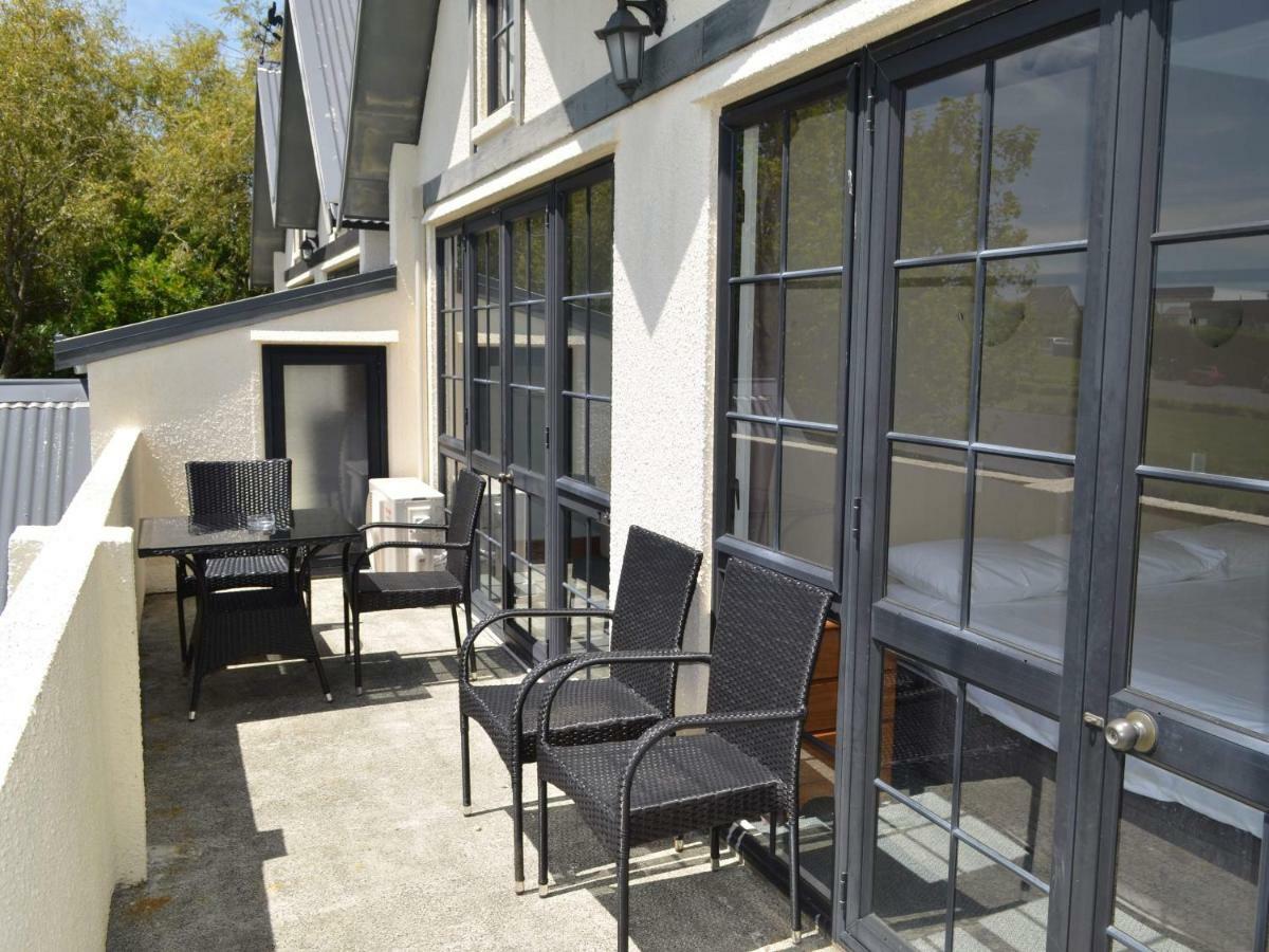Salty Dog Inn Snells Beach Екстер'єр фото